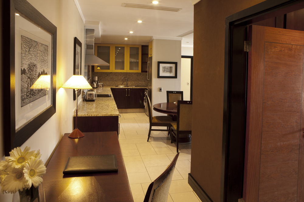 Raphael Suites Γιοχάνεσμπουργκ Εξωτερικό φωτογραφία